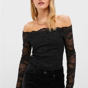 NWT: Tuckernuck bari black lace top (M)